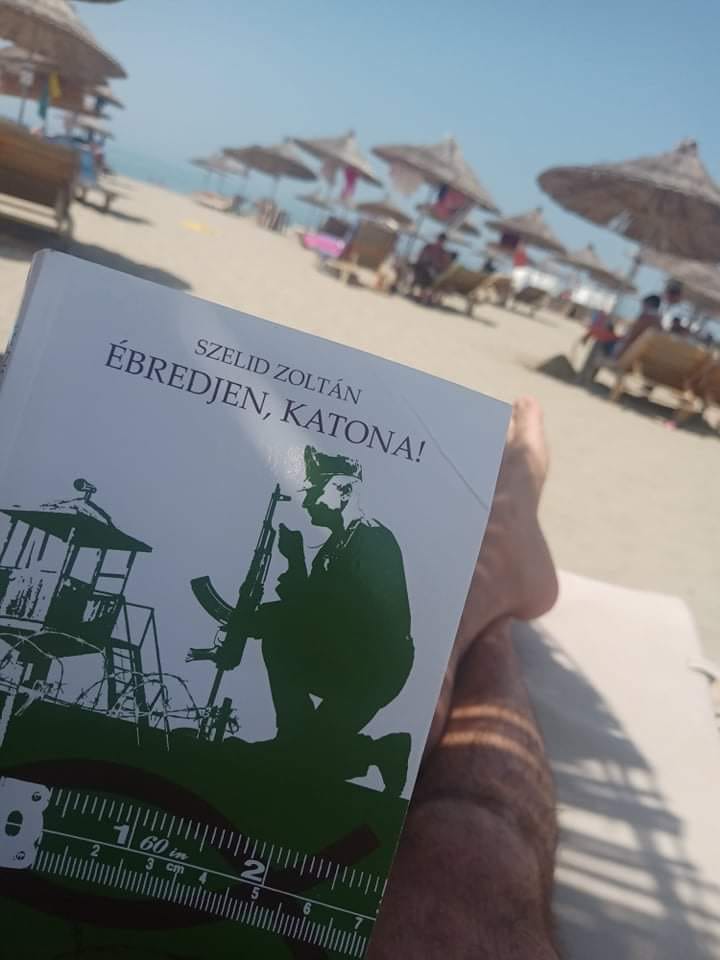 Ébredjen, katona! - olvasás nyaraláskor